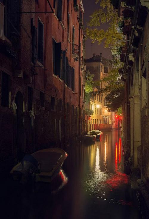 威尼斯的那个晚上（威尼斯的夜晚最迷人最吸引你的是什么?为什么?）